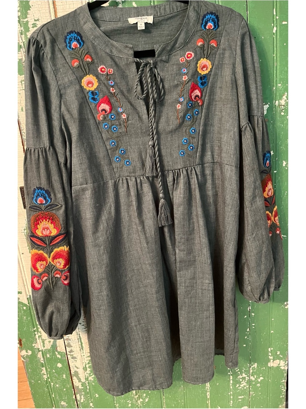 UMGEE Boho Embroidered Gray Peasant Tunic Top with Floral Accents Size Medium